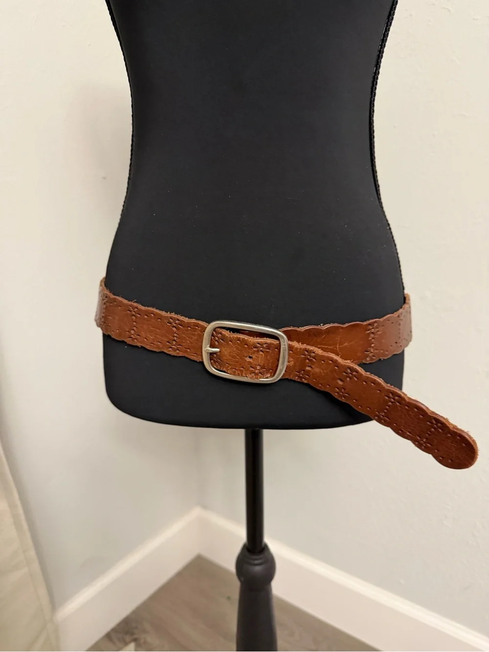Aeropostale Brown Leather Scalloped Women's Belt